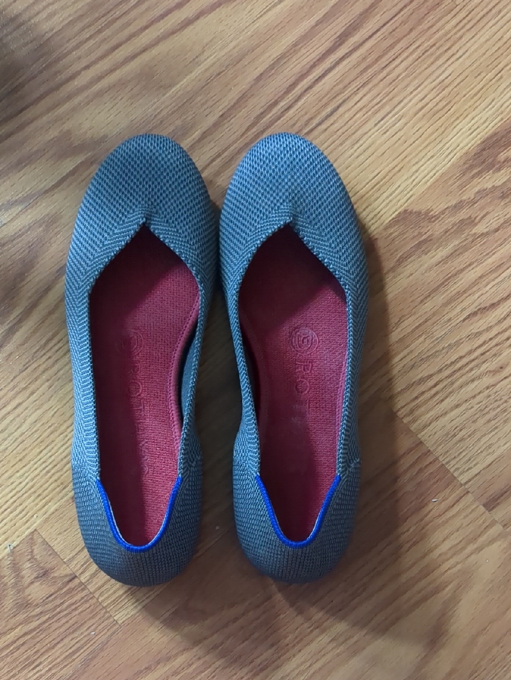 Rothy’s The Flat in Pebble Gray Knit with Red Insoles 